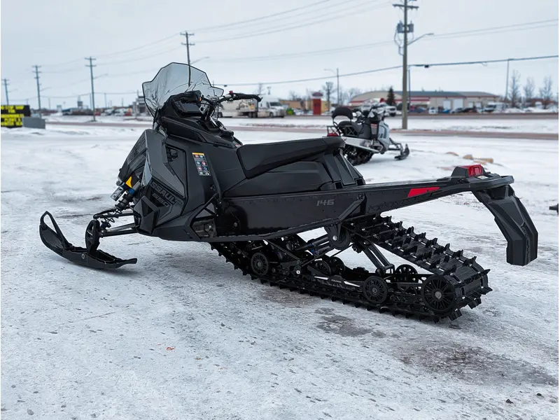 2025 Polaris 650 Switchback Assault 146 // Shadow Gray/Gloss Black