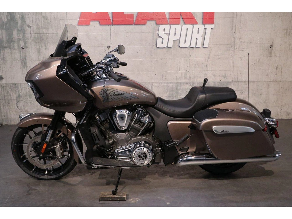 Indian Motorcycle Challenger Limited + 112 & Powerband Audio 2026 alt