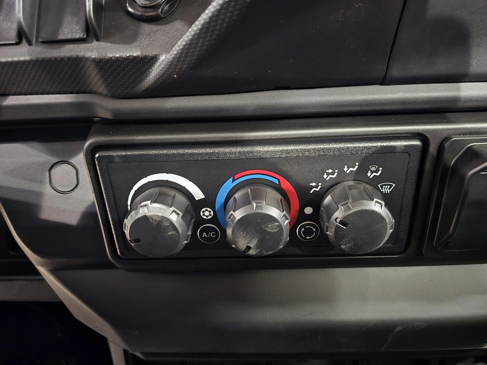 2026 Brp Defender Xt Cab Hd11 With 10.25 In. Infotainment alt