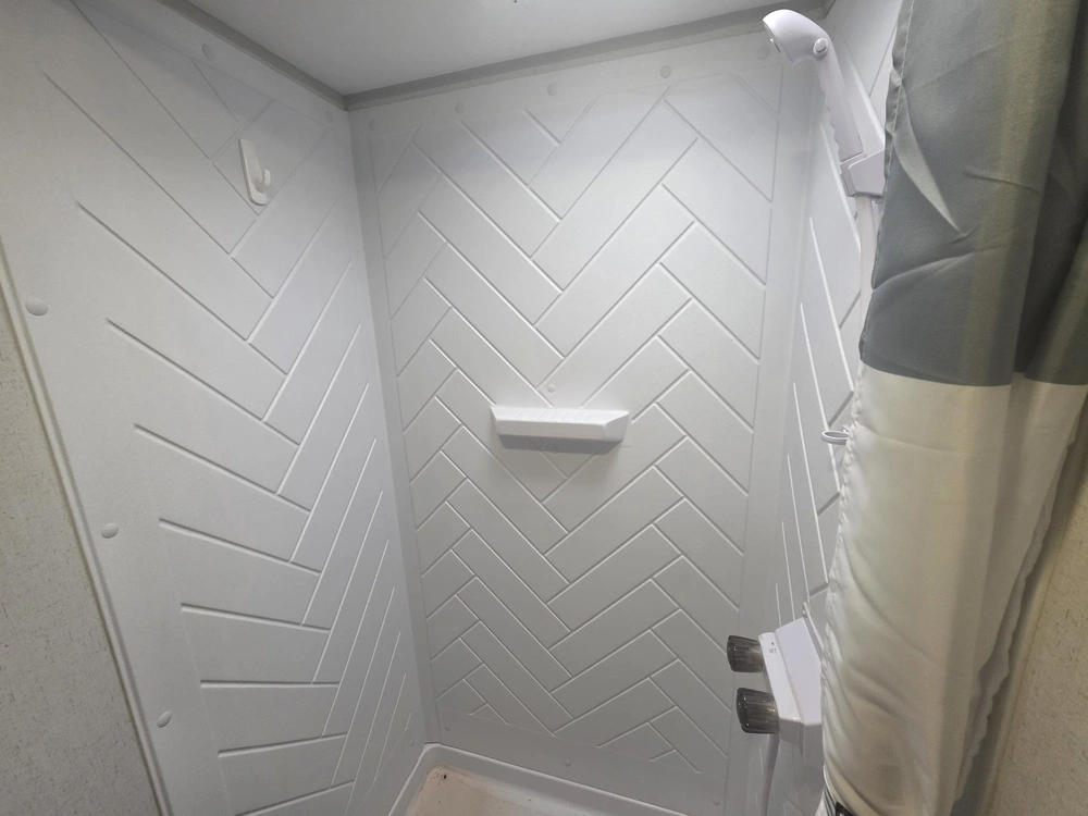 2022 Other Ascent Series 1660fqx alt