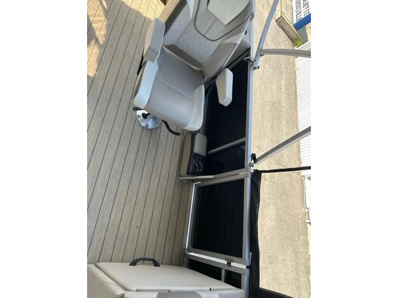 Legend Q-series Lounge Sport Pro 22'6 2023 alt