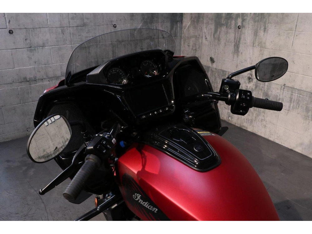 Indian Motorcycle Indian Challenger Dark Horse +112 & Powerband Audio 2026 alt