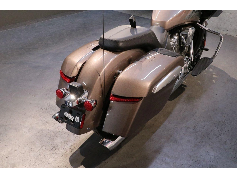 Indian Motorcycle Challenger Limited + 112 & Powerband Audio 2026 alt