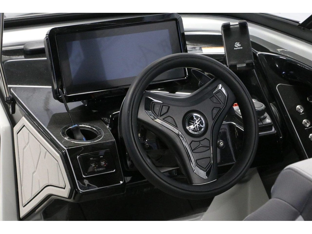 2025 Yamaha 255xd alt