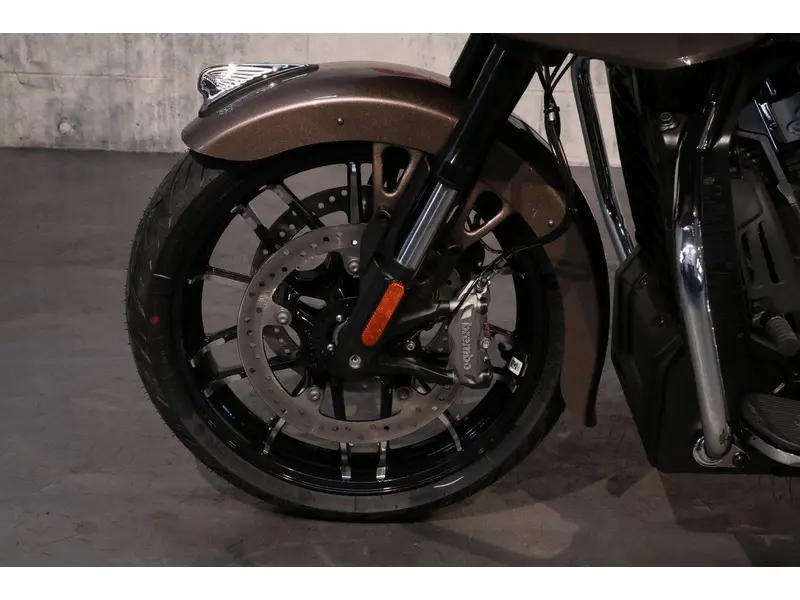 2026 Indian Motorcycle Challenger Limited + 112 & powerband audio thumbnail 9
