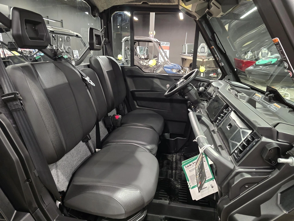 2026 Brp Defender Xt Cab Hd11 With 10.25 In. Infotainment alt