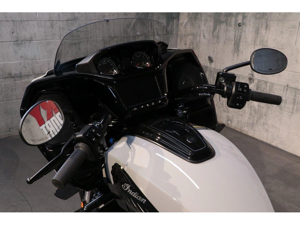 2026 Indian Motorcycle Challenger Dark Horse +112 & Powerband Audio alt