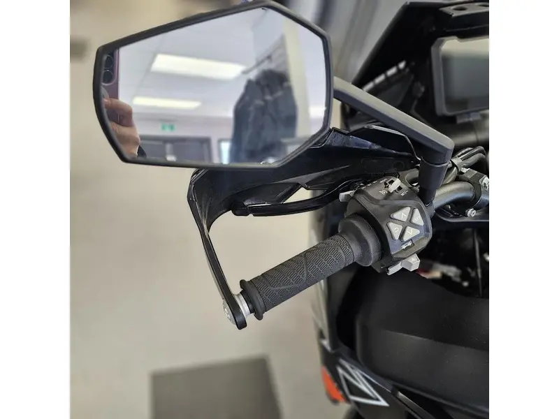 2024 KTM 890 SMT thumbnail 15