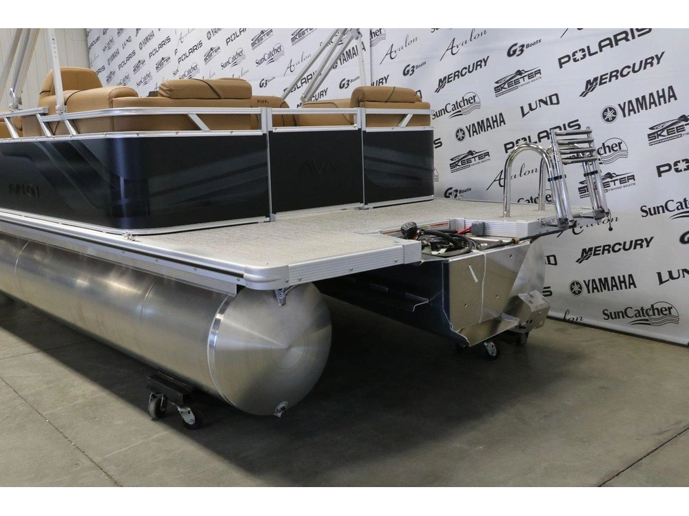 Avalon Venture 2180 Quad Lounger + Yamaha 70 Hp 2026 alt