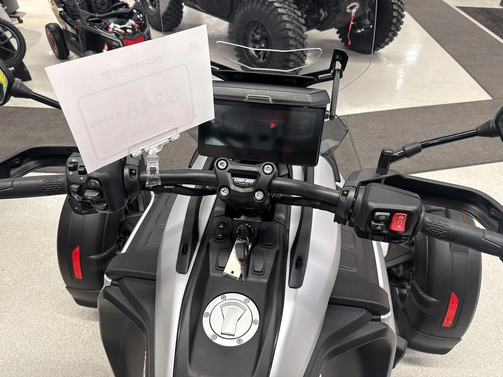 2025 Can-am J2sa alt