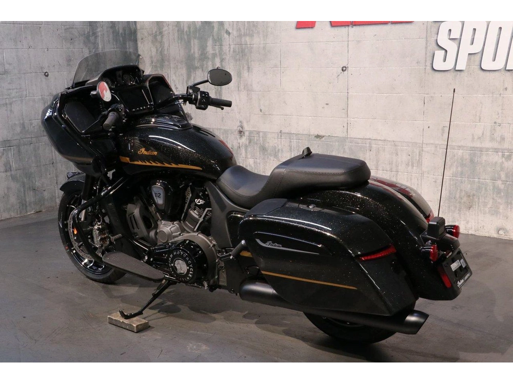 Indian Motorcycle Indian Challenger Dark Horse +112 & Powerband Audio 2026 alt