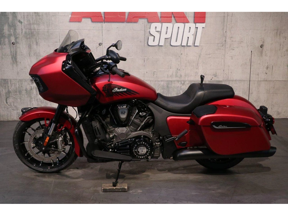 Indian Motorcycle Indian Challenger Dark Horse +112 & Powerband Audio 2026 alt