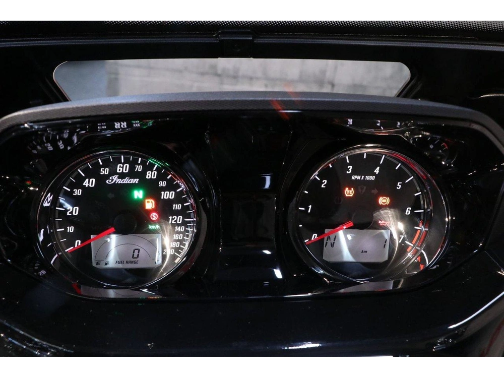 2026 Indian Motorcycle Indian Pursuit Limited + 112 & Powerband Audio alt