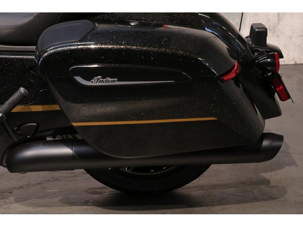 Indian Motorcycle Indian Challenger Dark Horse +112 & Powerband Audio 2026 alt