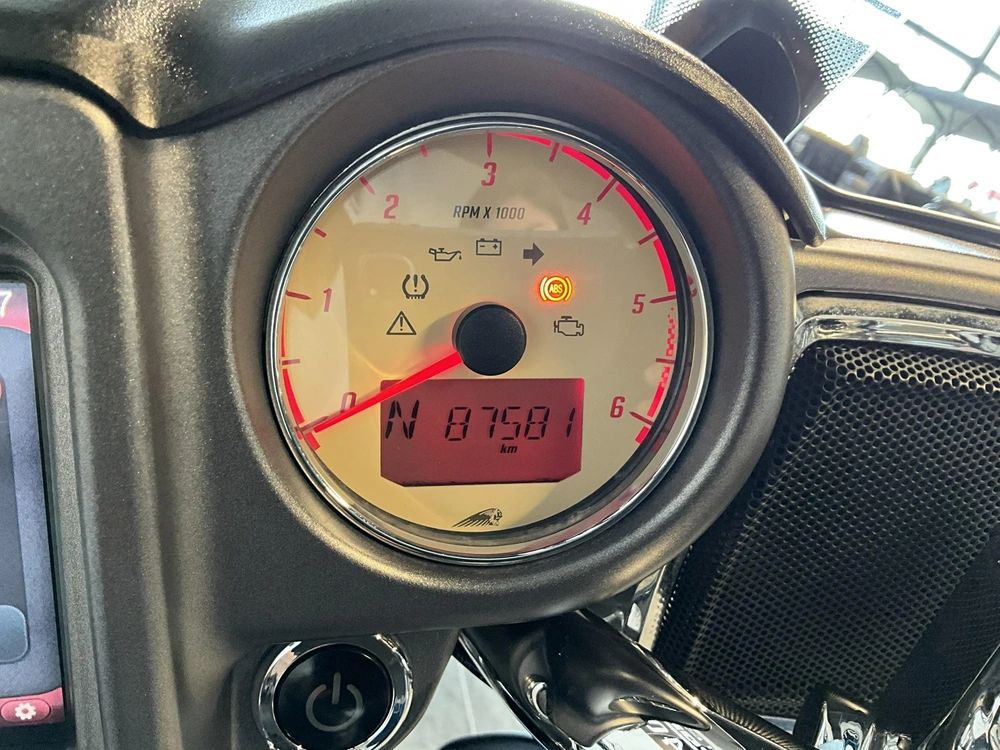 2019 Indian Motorcycle Roadmaster alt