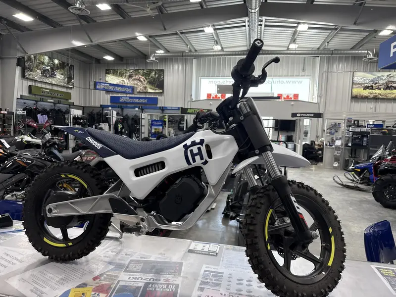2025 Husqvarna EE 2 thumbnail 2