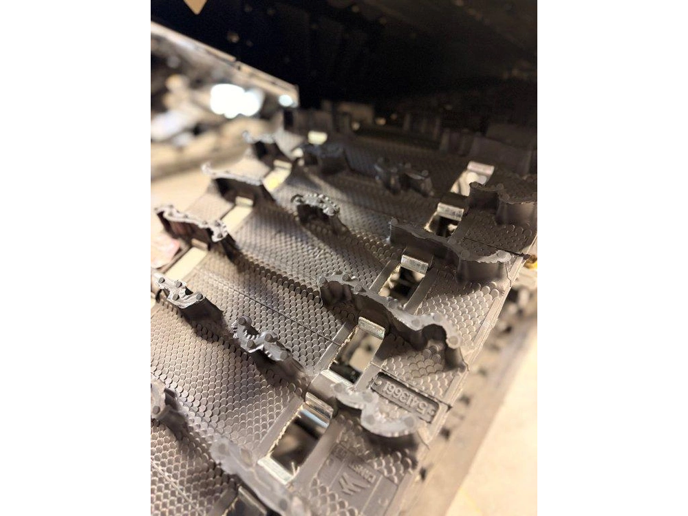 Polaris 850 Indy Vr1 137 2025 alt