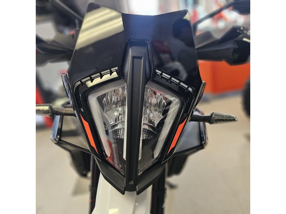 2024 Ktm 890 Smt alt