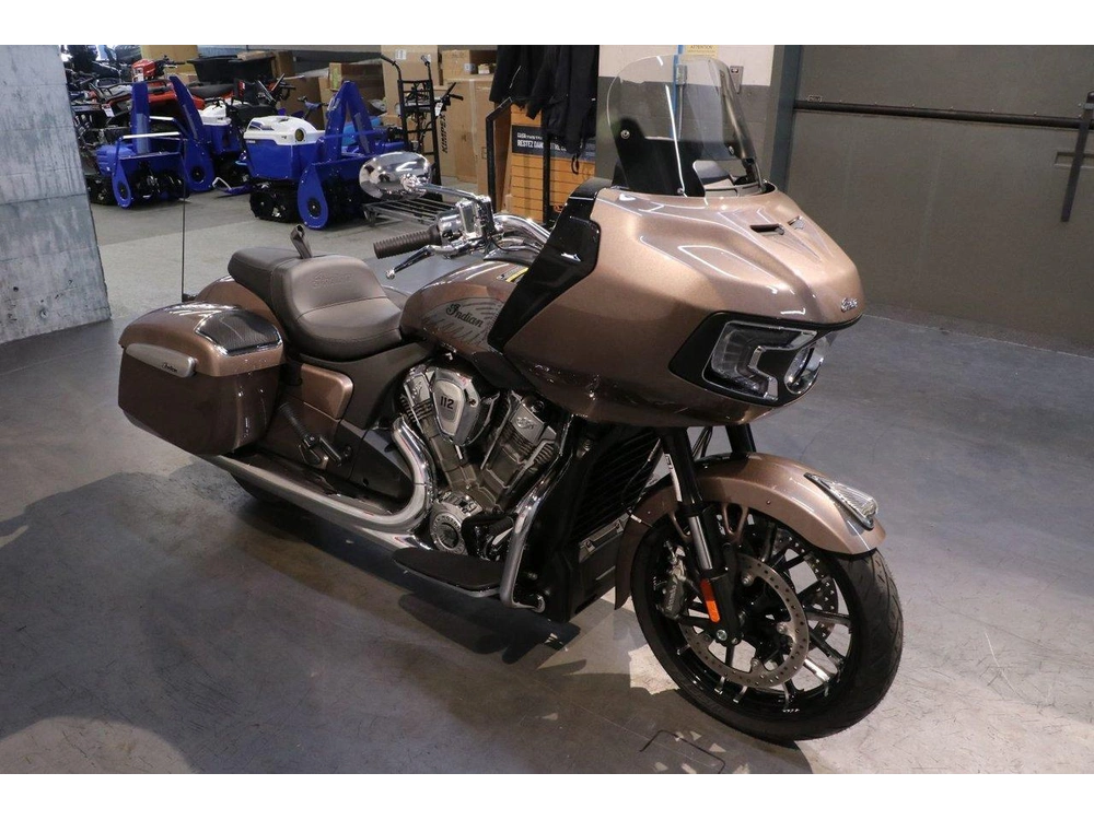 Indian Motorcycle Challenger Limited + 112 & Powerband Audio 2026 alt