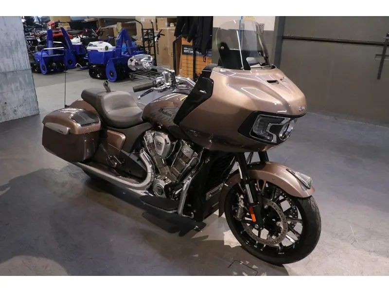 2026 Indian Motorcycle Challenger Limited + 112 & powerband audio thumbnail 12