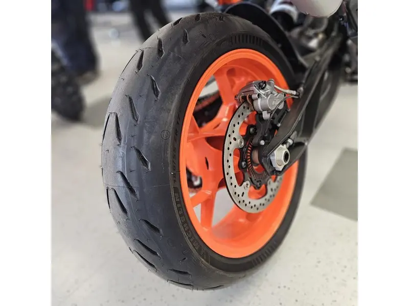 2024 KTM 890 SMT thumbnail 20