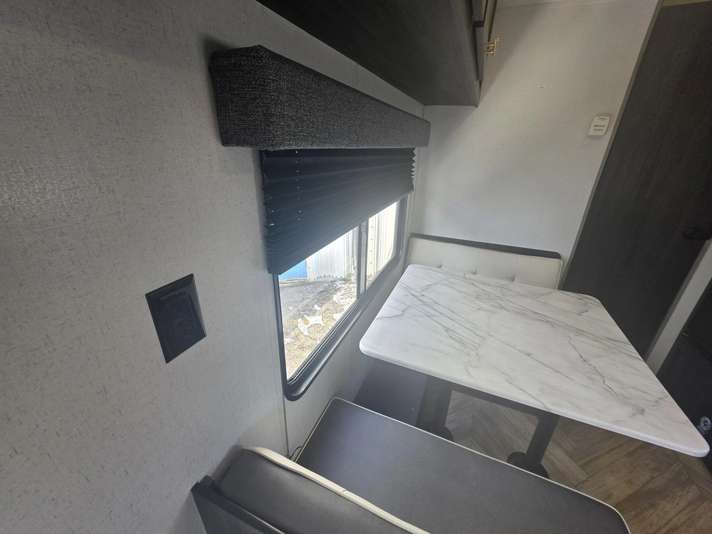 Autre Ascent Series 1660fqx 2022 alt