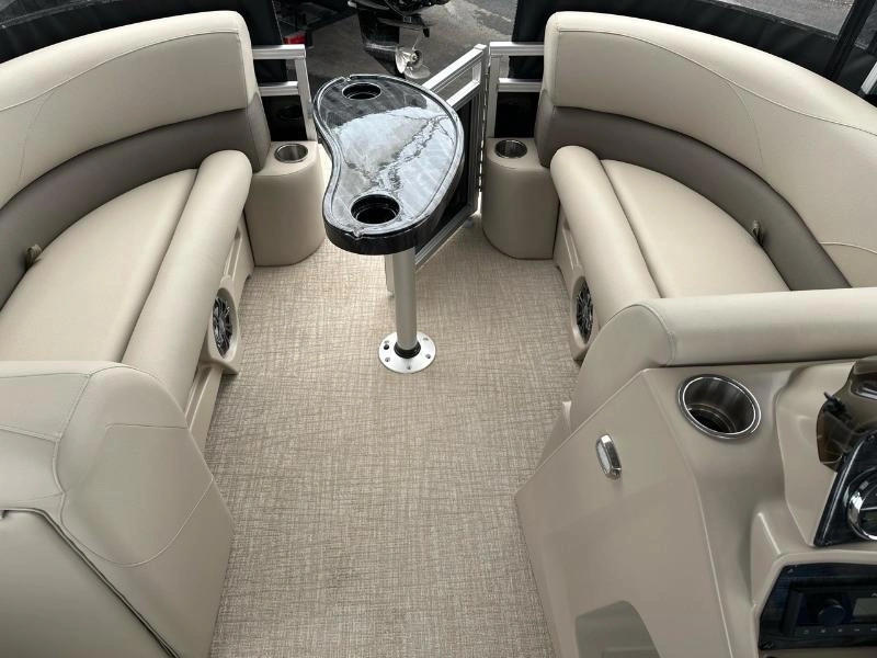 2023 Legend Q-series Le 19 Lounge alt