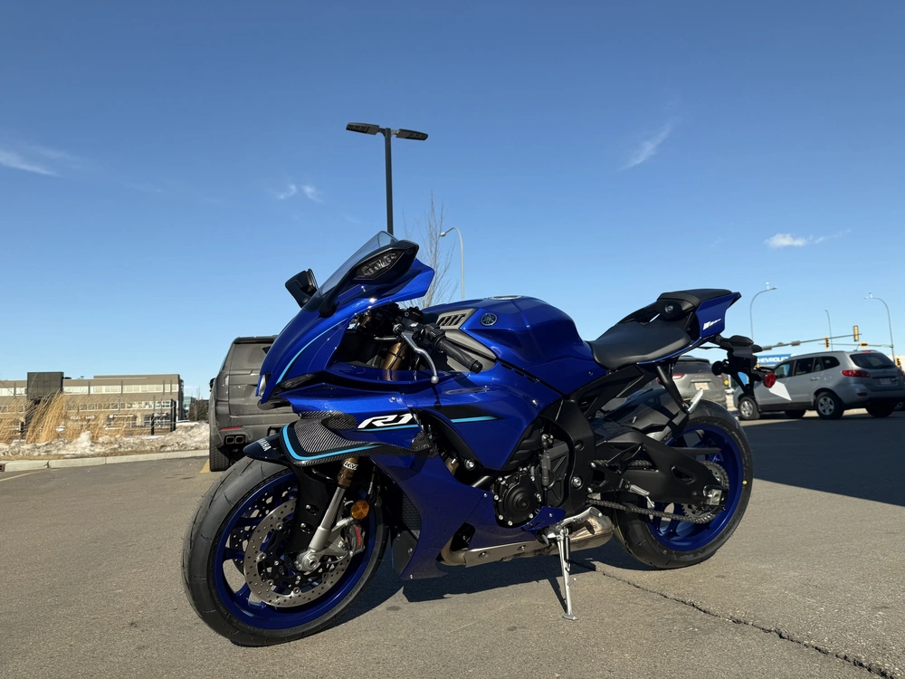 2026 Yamaha R1 alt