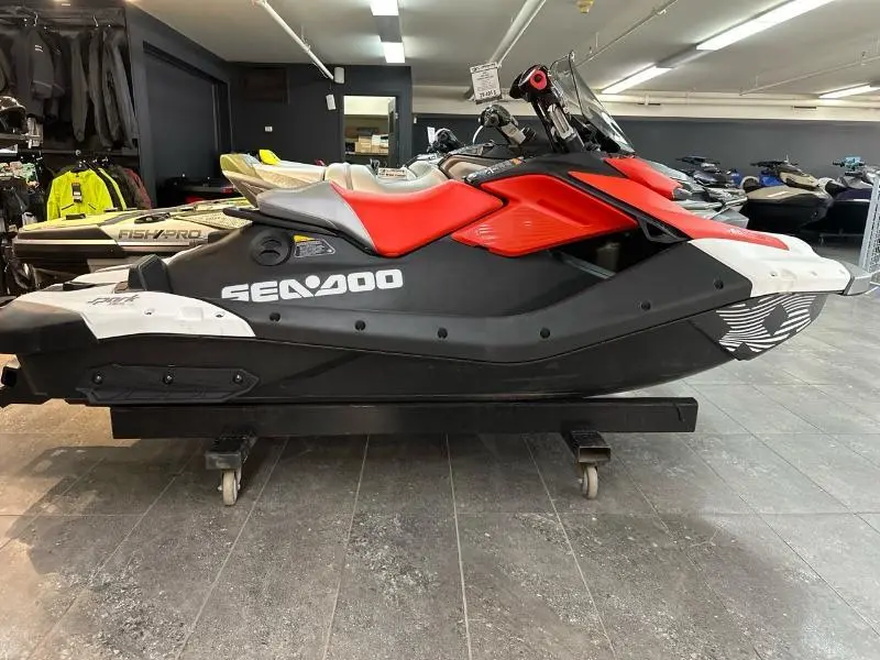 2025 Sea-Doo Spark Trixx 1P thumbnail 2