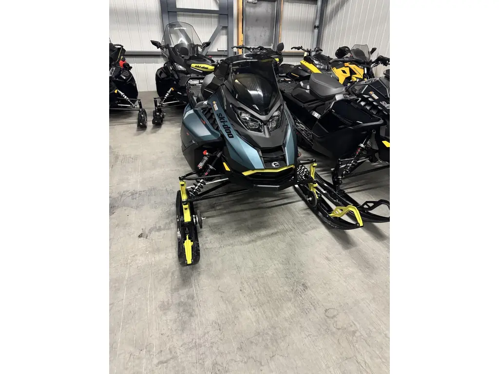 Ski-Doo RENEGADE XRS 900 TURBO R 10.25 2026