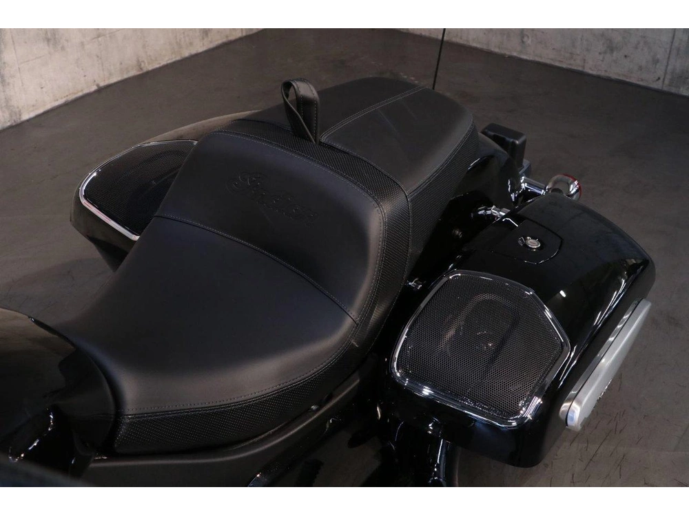 Indian Motorcycle Challenger Limited + 112 & Powerband Audio 2026 alt