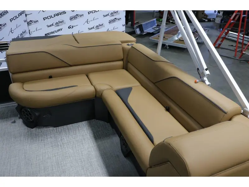 Avalon VENTURE 2180 CRUISE + YAMAHA 70 HP 2026