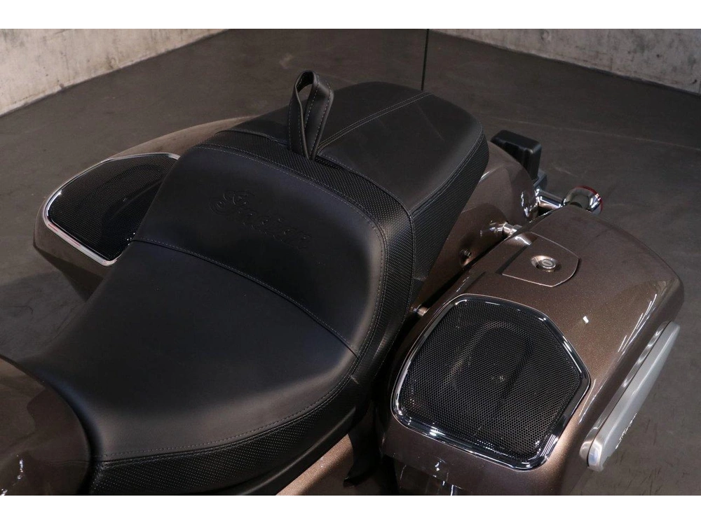Indian Motorcycle Challenger Limited + 112 & Powerband Audio 2026 alt