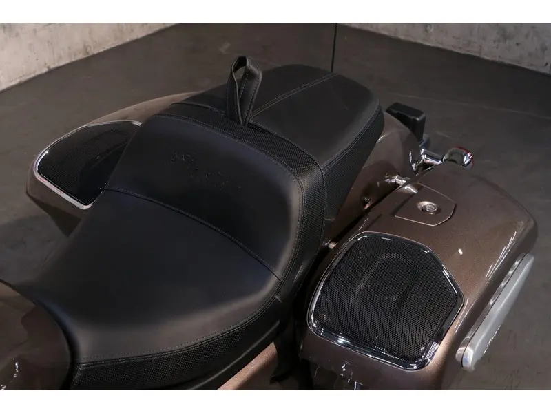 2026 Indian Motorcycle Challenger Limited + 112 & powerband audio thumbnail 5
