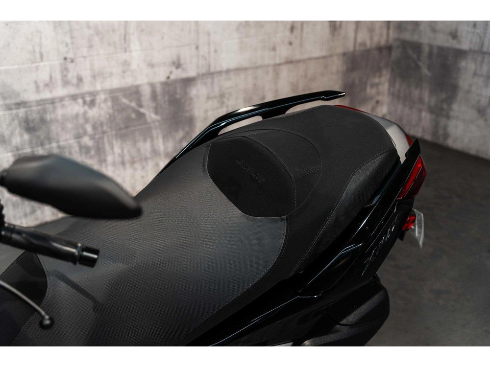 2026 Yamaha Xmax alt