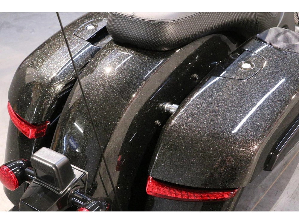 Indian Motorcycle Indian Challenger Dark Horse +112 & Powerband Audio 2026 alt