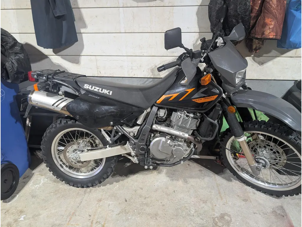 Suzuki DR650 2023