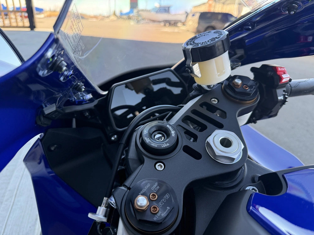 2026 Yamaha R1 alt