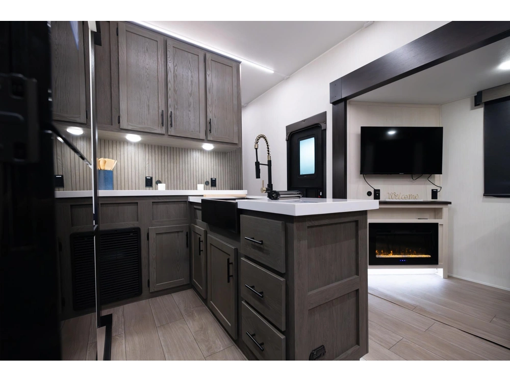 2026 Arctic Wolf 27sgs alt