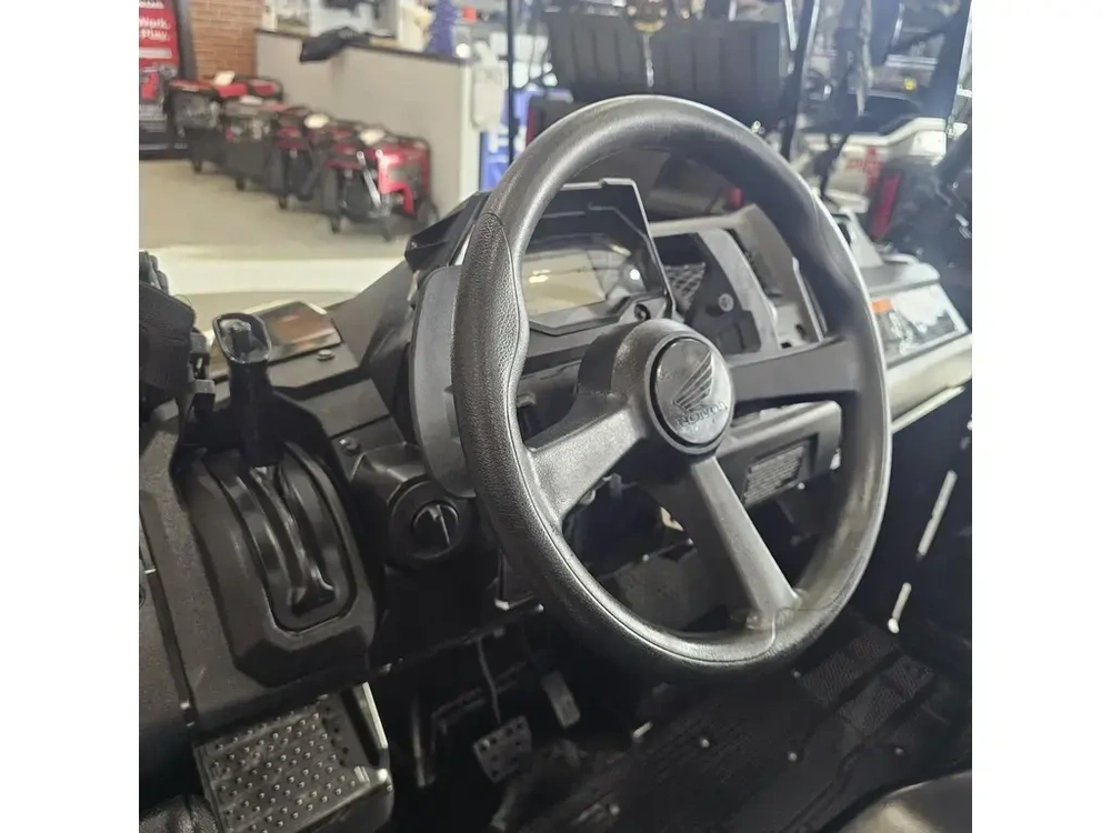 2025 Honda Pioneer 700-4 alt