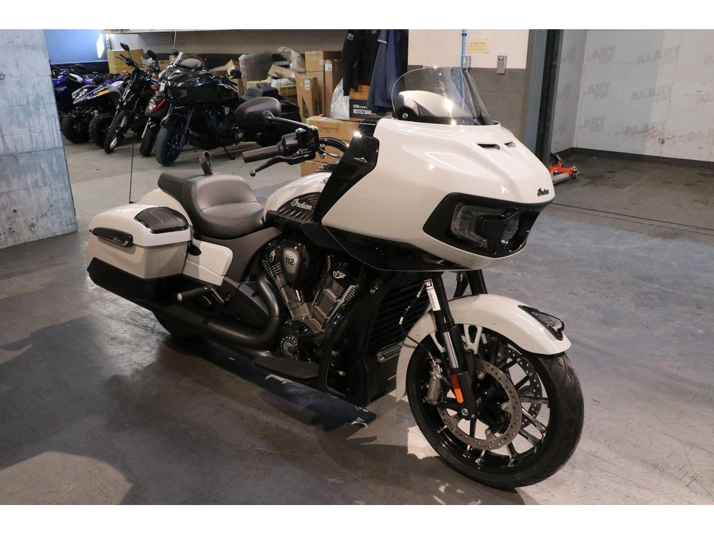 Indian Motorcycle Indian Challenger Dark Horse +112 & Powerband Audio 2026 alt