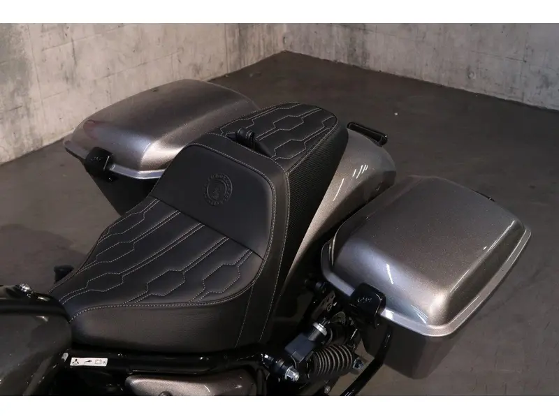 2025 Indian Motorcycle Sport Chief RT thumbnail 5