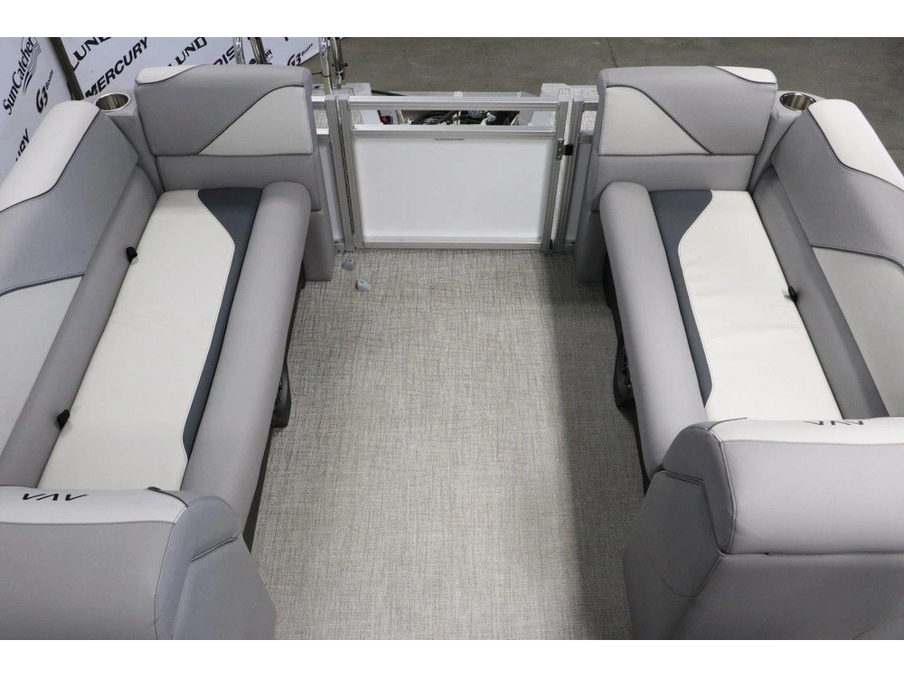 2026 Avalon Venture 2180 Quad Lounger + Yamaha 70 Hp alt