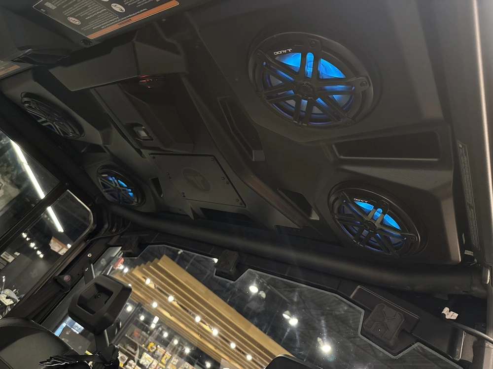 2026 Can-am Defender Midnight Package alt