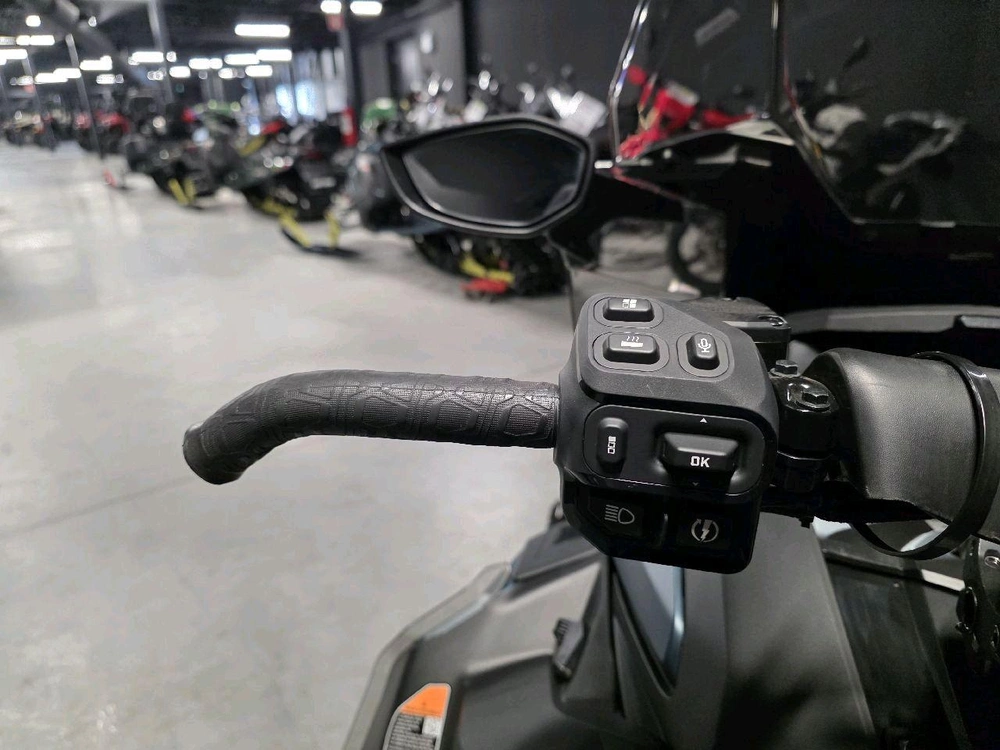 Ski-doo Grand Touring Le Platinum 2026 alt