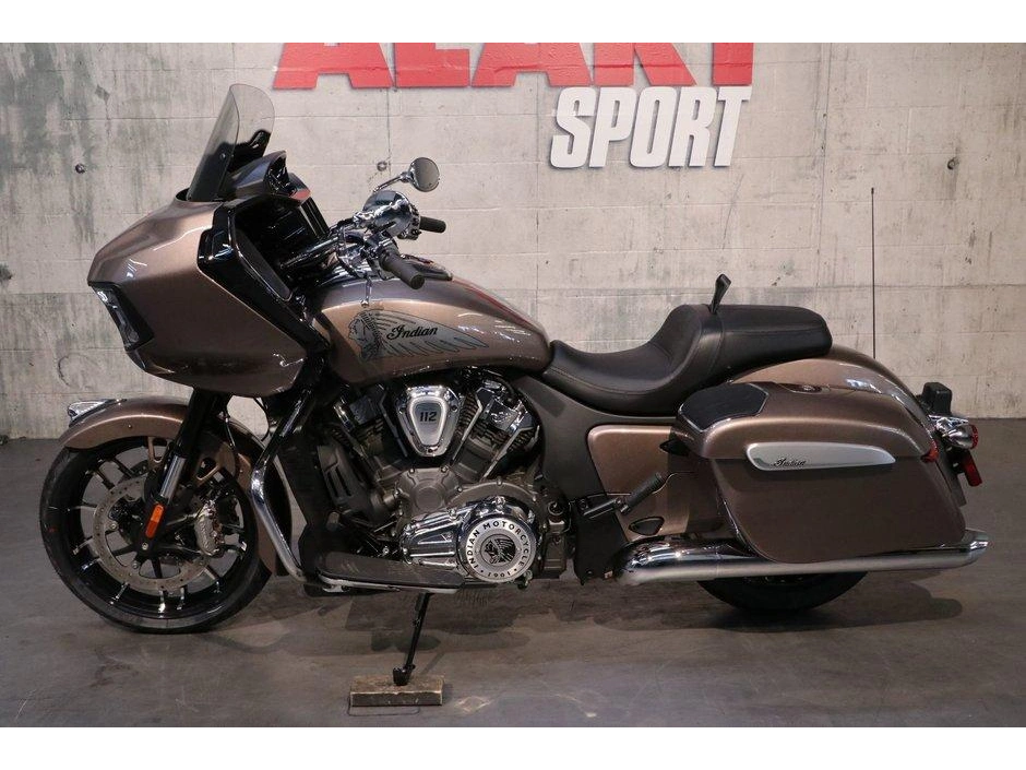 2026 Indian Motorcycle Indian Challenger Limited + 112 & Powerband Audio alt