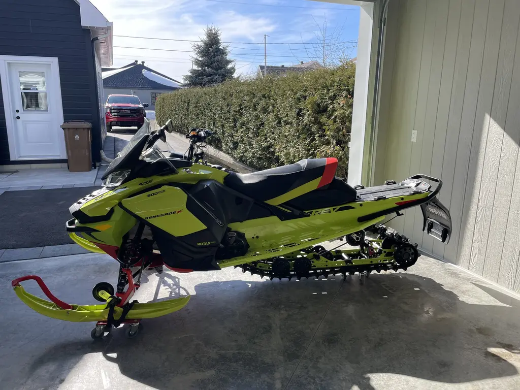 2020 Ski-Doo renegade x 900 turbo 150