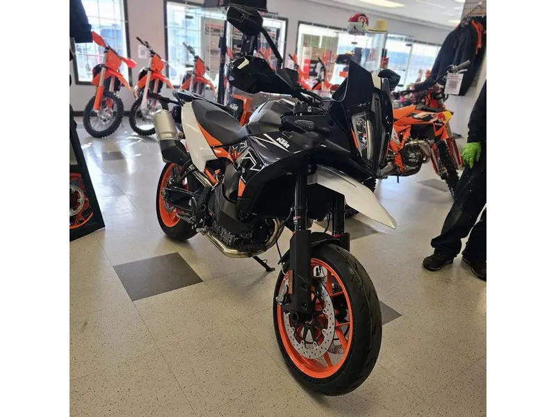 2024 KTM 890 SMT thumbnail 3