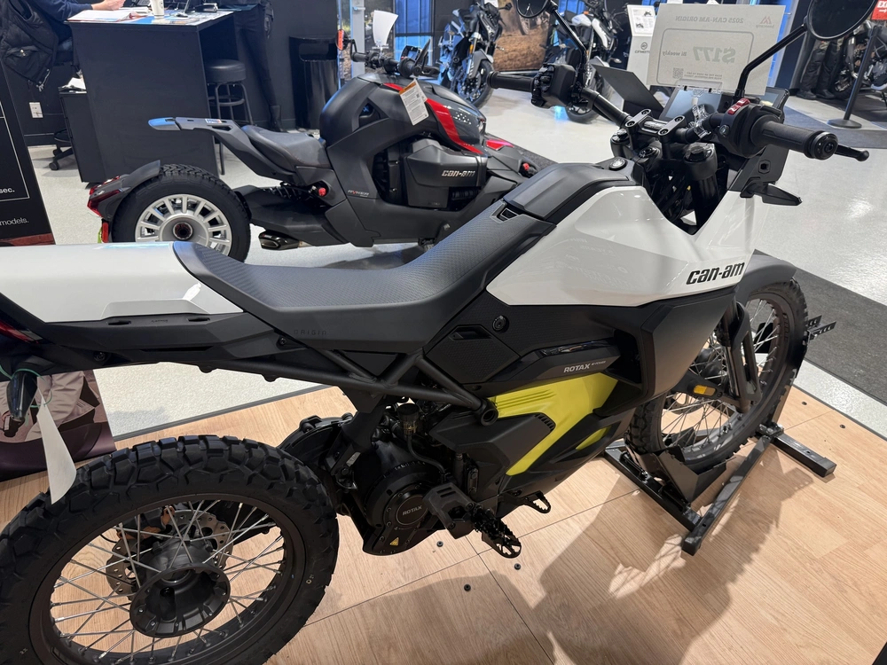 2025 Can-am 2w Origin Ev46-27 Wh 25 alt