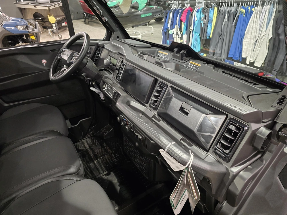 2026 Brp Defender Xt Cab Hd11 With 10.25 In. Infotainment alt